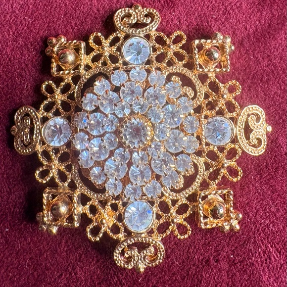 None Jewelry - Vintage 1960’s Goldtone & Aurora Boreallis Rhinestone Brooch